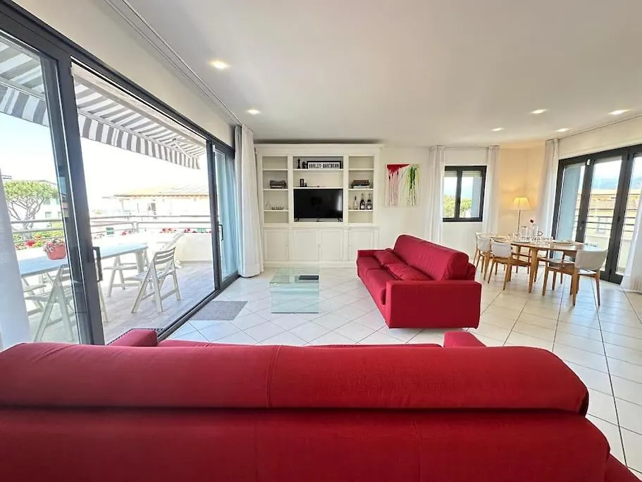 Luxury Pentohuse Near The Beach Marina di Pietrasanta Italia