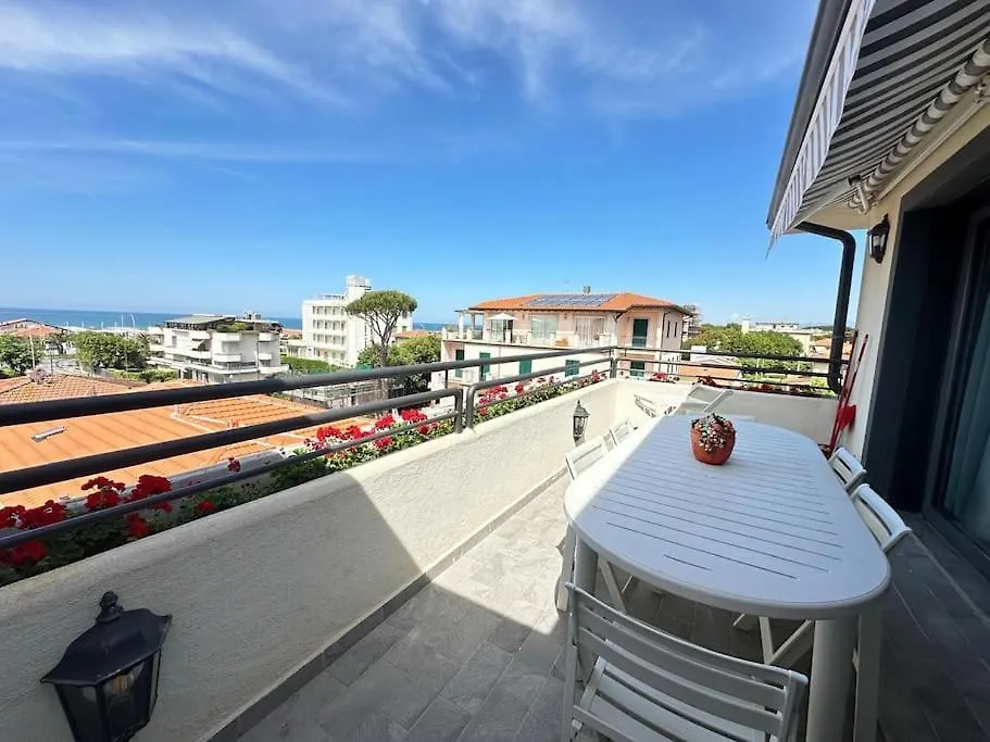 Appartamento Luxury Pentohuse Near The Beach Marina di Pietrasanta Italia