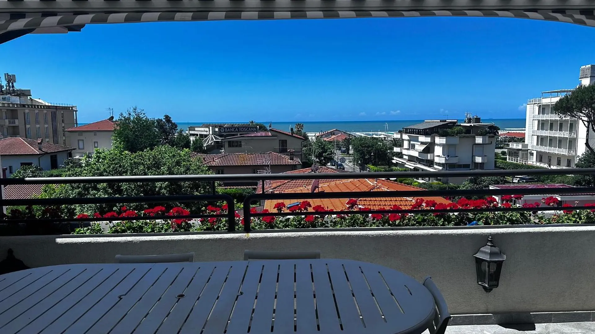 Luxury Pentohuse Near The Beach Marina di Pietrasanta Italia