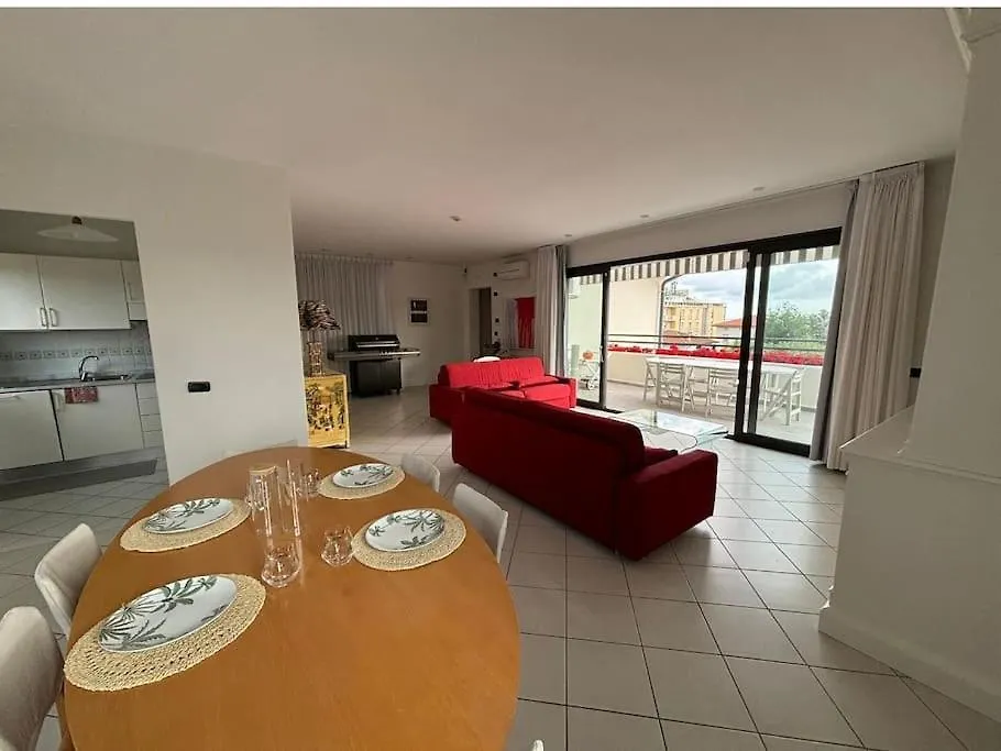 Luxury Pentohuse Near The Beach Marina di Pietrasanta Italia