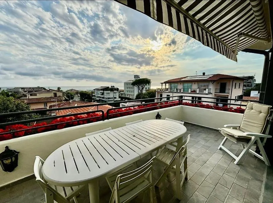 Luxury Pentohuse Near The Beach Marina di Pietrasanta